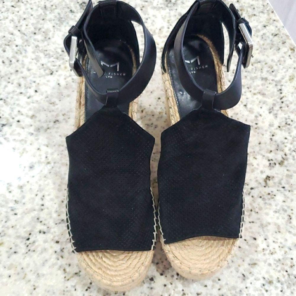 Marc Fisher Melanie, Leather Black Wedge Sandals Size 8.5 - Picture 6 of 7
